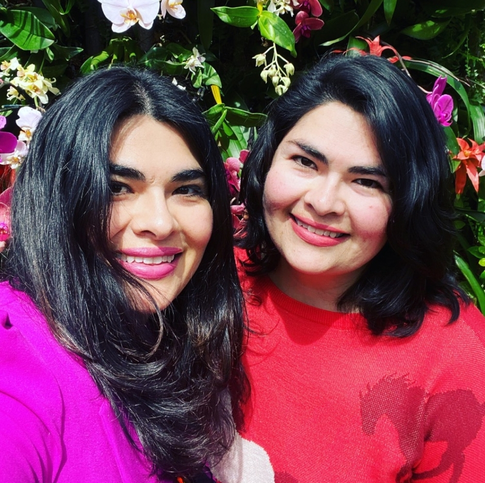 👭Please follow my Twin Sister👭